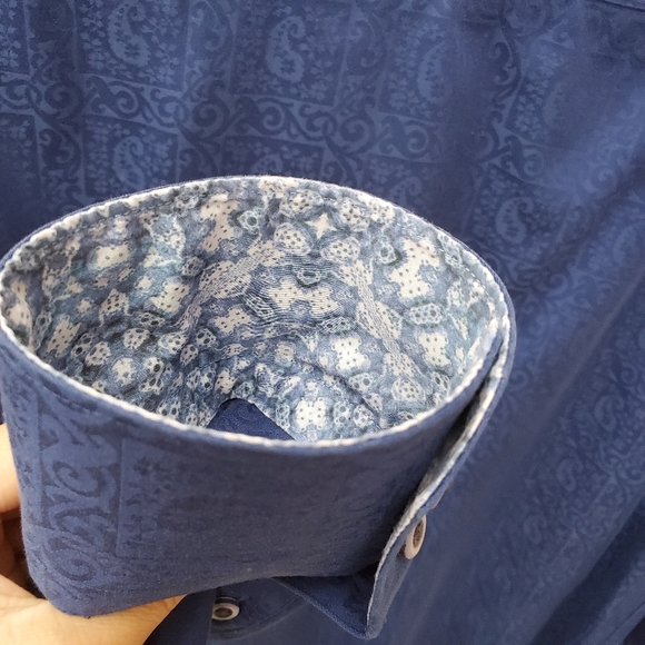 Robert Graham Blue Button down - Picture 4 of 6